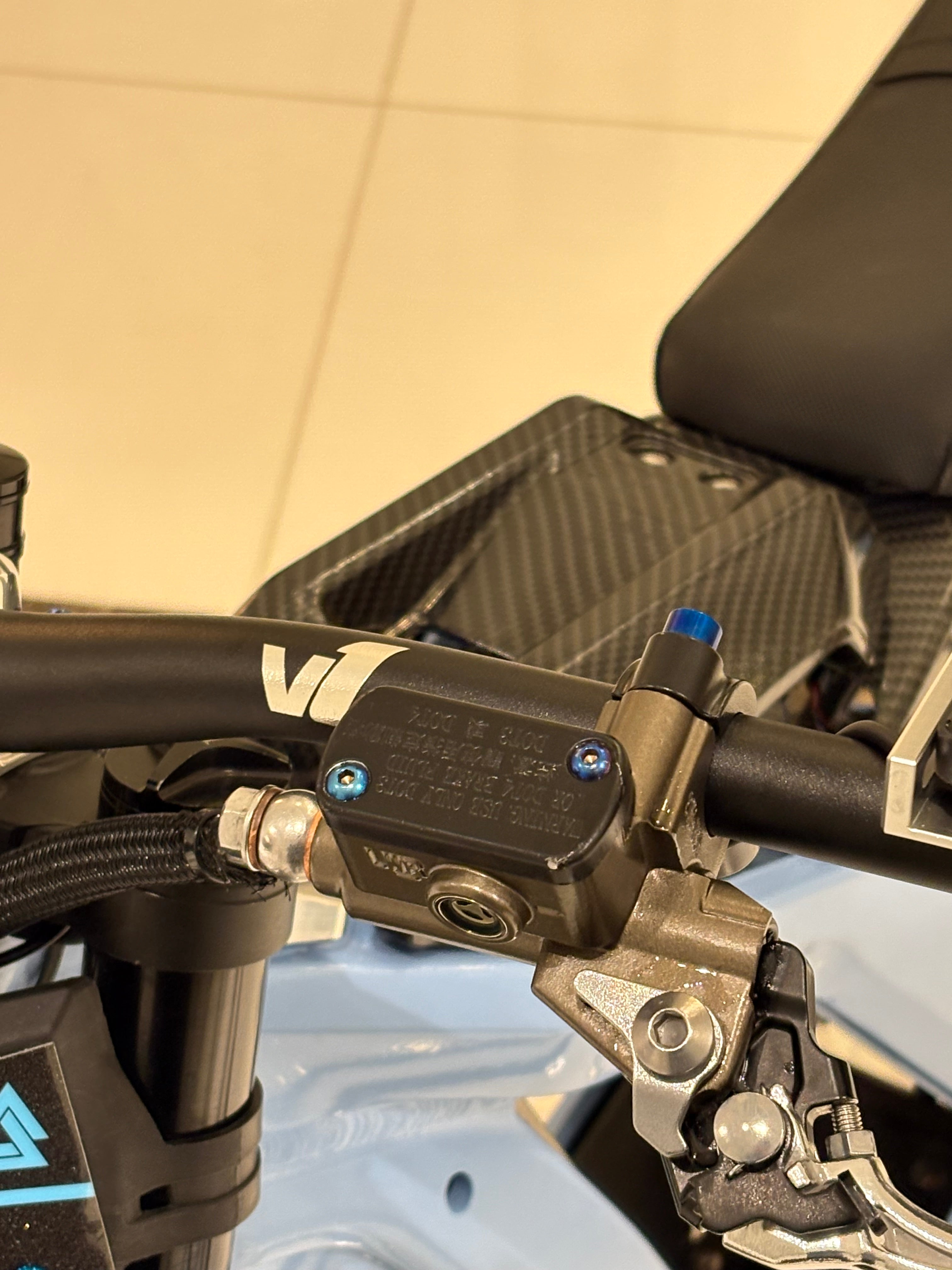 Ultra Bee Reservoir Titanium Bolts